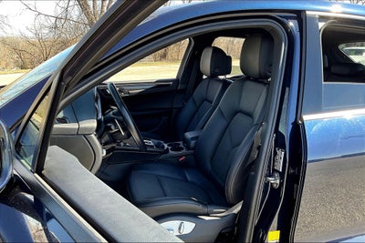 2022 Porsche Macan Base