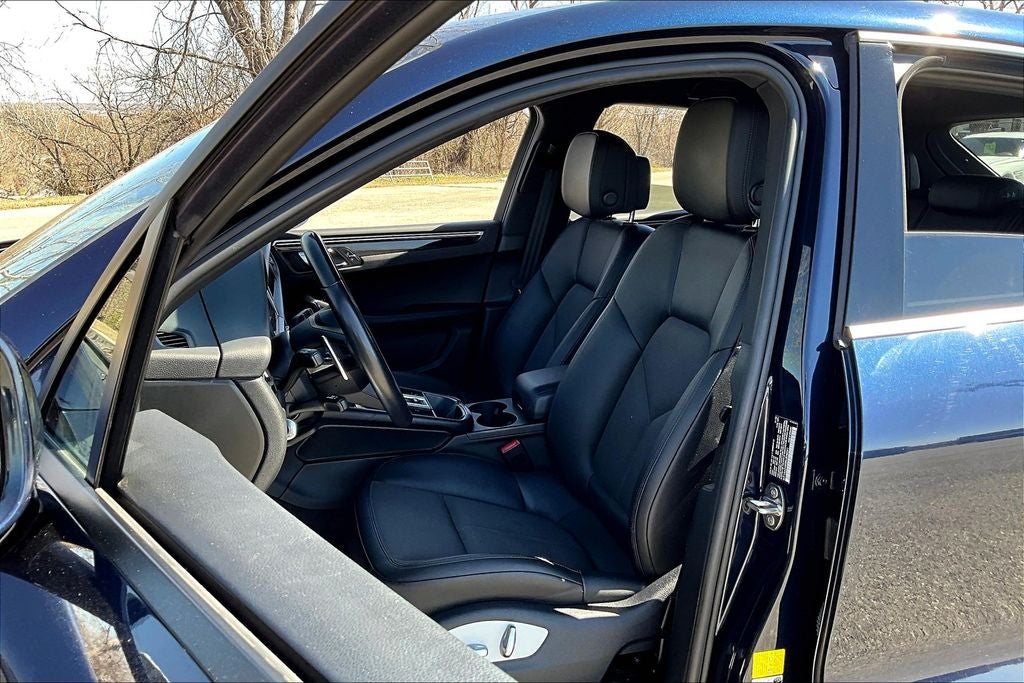 2022 Porsche Macan Base