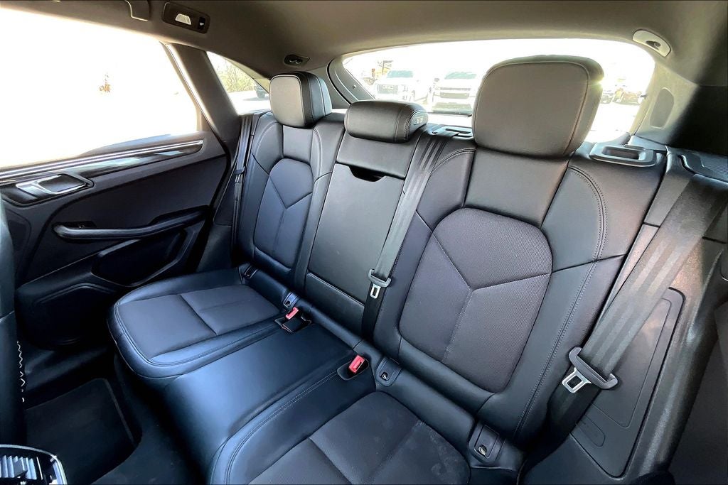 2022 Porsche Macan Base