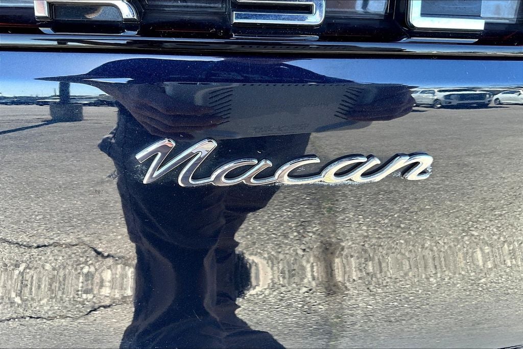 2022 Porsche Macan Base