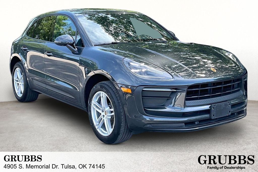 2022 Porsche Macan -'s photo