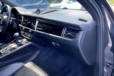 2022 Porsche Macan Base
