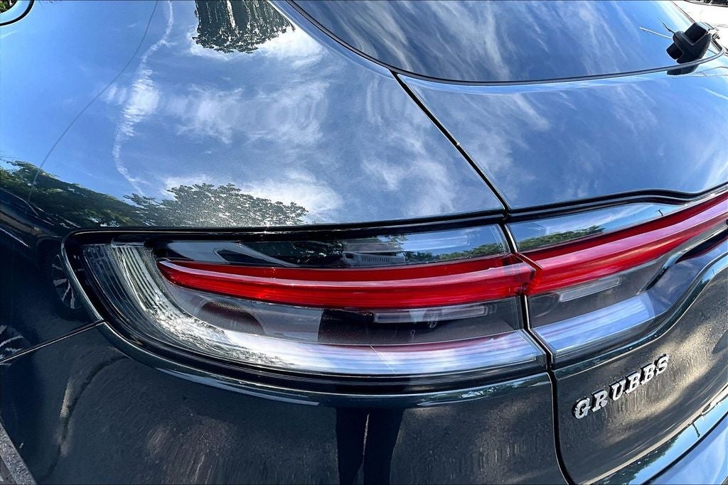 2022 Porsche Macan Base