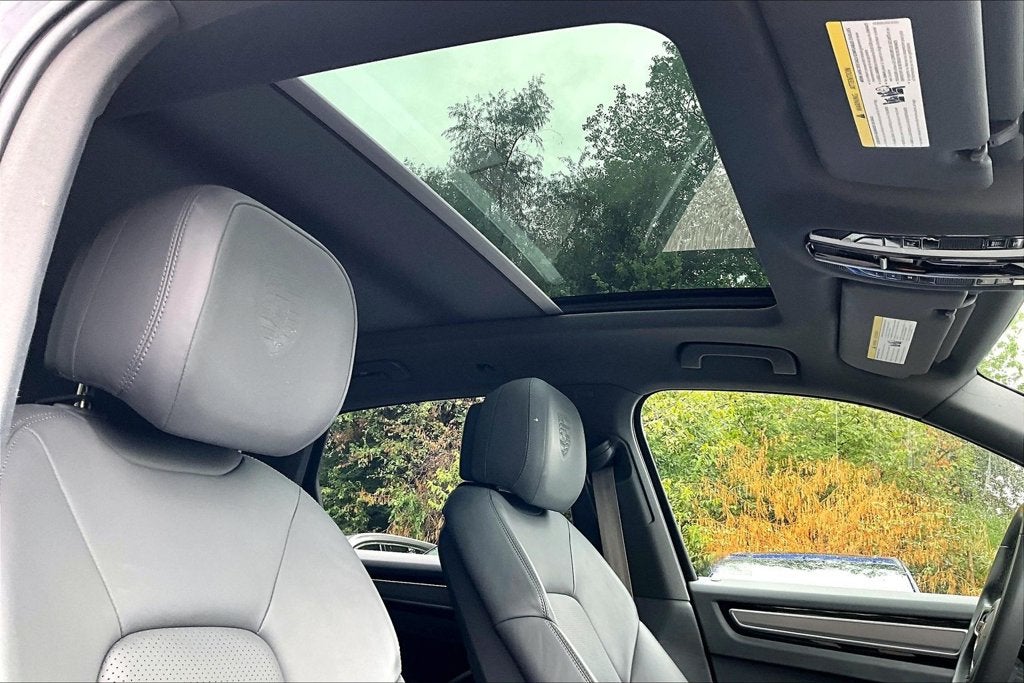 2023 Porsche Cayenne Platinum Edition