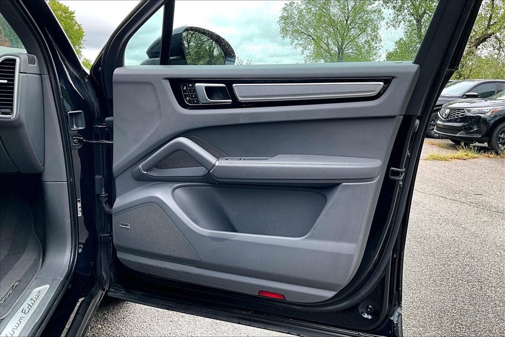2023 Porsche Cayenne Platinum Edition