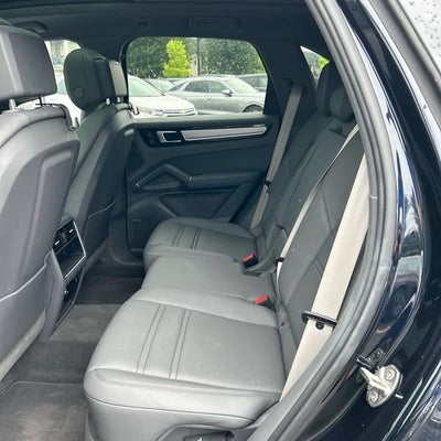 2023 Porsche Cayenne Platinum Edition