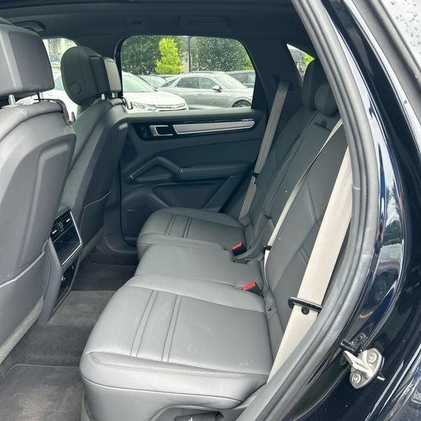 2023 Porsche Cayenne Platinum Edition