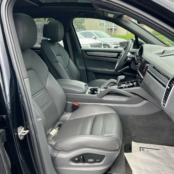 2023 Porsche Cayenne Platinum Edition