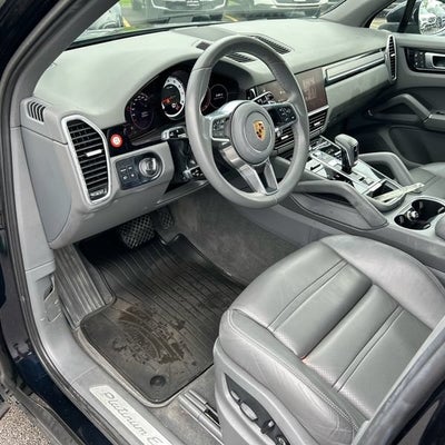 2023 Porsche Cayenne Platinum Edition