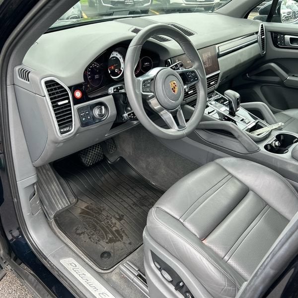 2023 Porsche Cayenne Platinum Edition