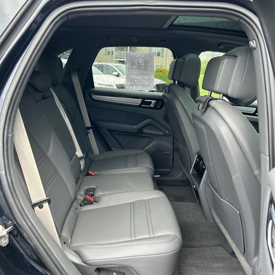 2023 Porsche Cayenne Platinum Edition