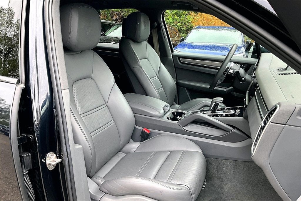 2023 Porsche Cayenne Platinum Edition