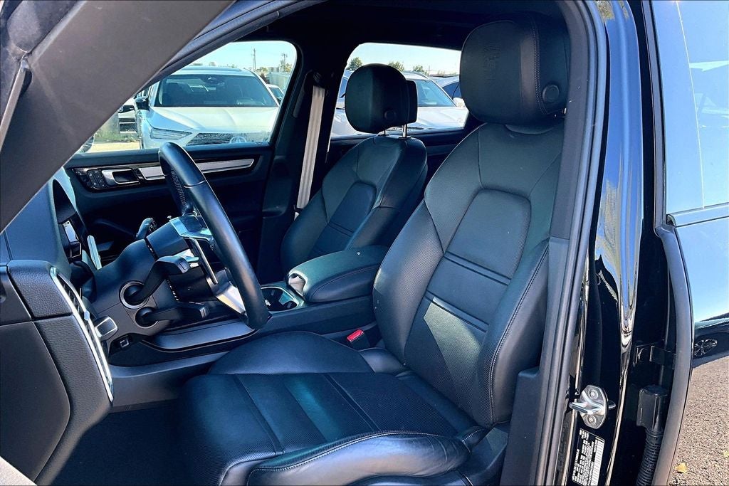 2023 Porsche Cayenne Base