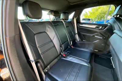 2023 Porsche Cayenne Base