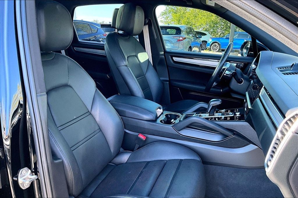 2023 Porsche Cayenne Base