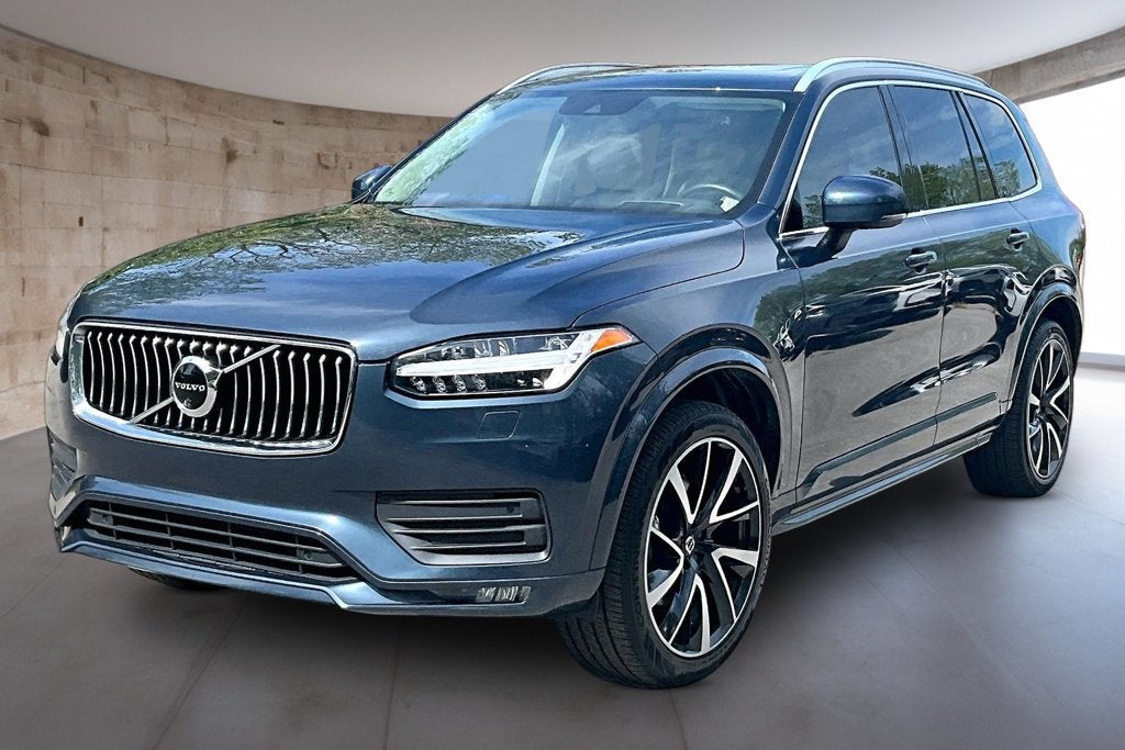 2022 Volvo XC90 T6 Momentum