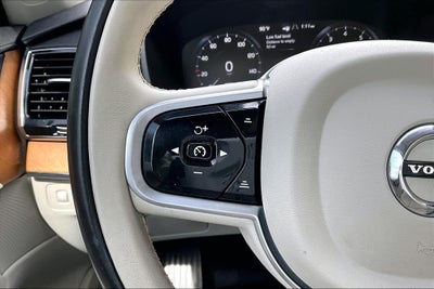 2022 Volvo XC90 T6 Momentum