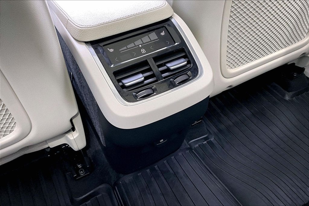 2022 Volvo XC90 T6 Momentum