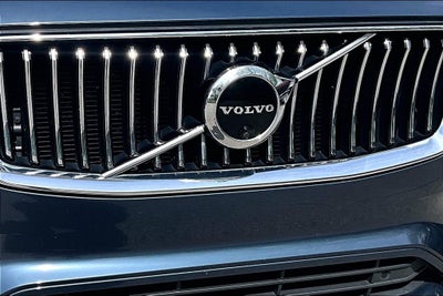 2022 Volvo XC90 T6 Momentum