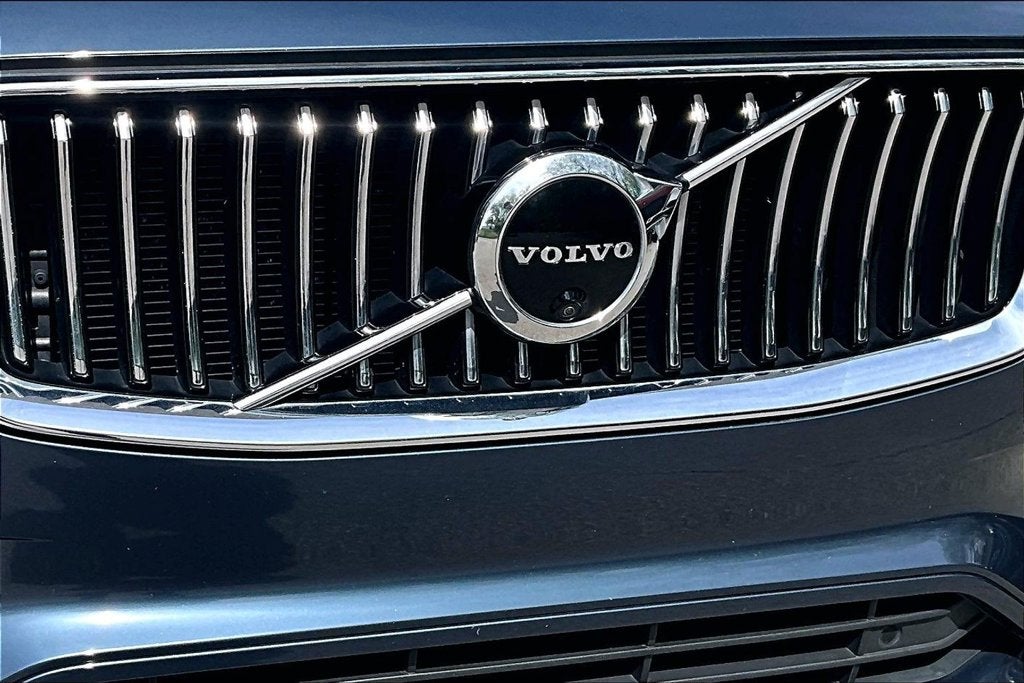 2022 Volvo XC90 T6 Momentum