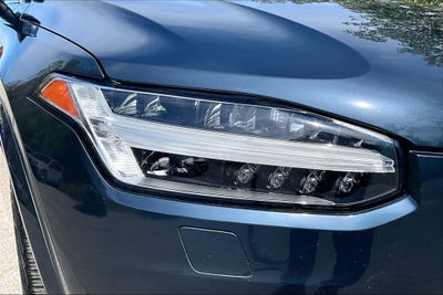 2022 Volvo XC90 T6 Momentum