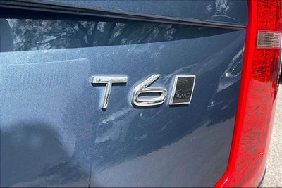 2022 Volvo XC90 T6 Momentum