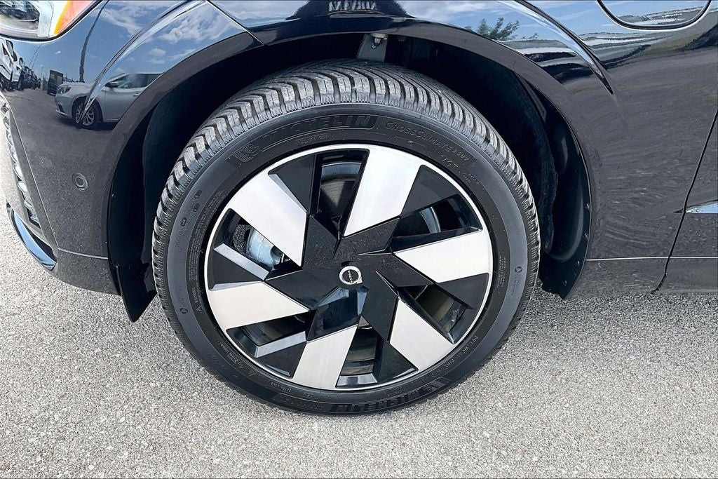 2024 Volvo XC60 Recharge Plug-In Hybrid T8 Plus Dark Theme
