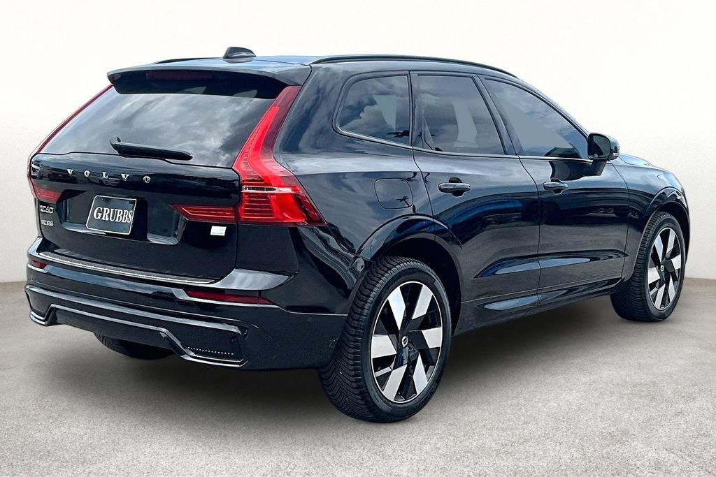 2024 Volvo XC60 Recharge Plug-In Hybrid T8 Plus Dark Theme