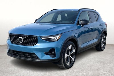 2025 Volvo XC40 B5 Plus Dark Theme
