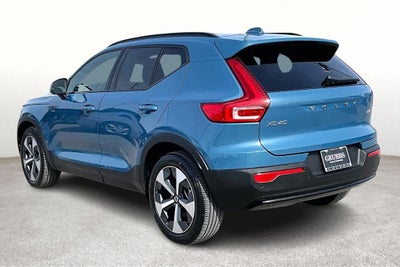 2025 Volvo XC40 B5 Plus Dark Theme