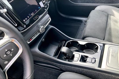 2025 Volvo XC40 B5 Plus Dark Theme