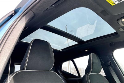 2025 Volvo XC40 B5 Plus Dark Theme