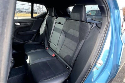 2025 Volvo XC40 B5 Plus Dark Theme