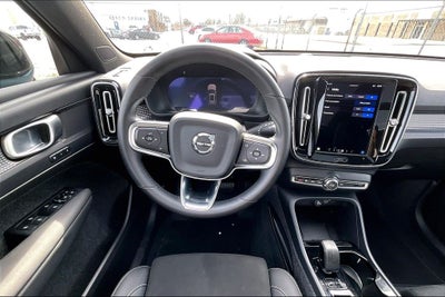 2025 Volvo XC40 B5 Plus Dark Theme