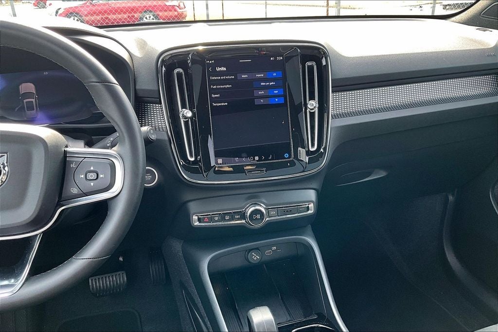 2025 Volvo XC40 B5 Plus Dark Theme