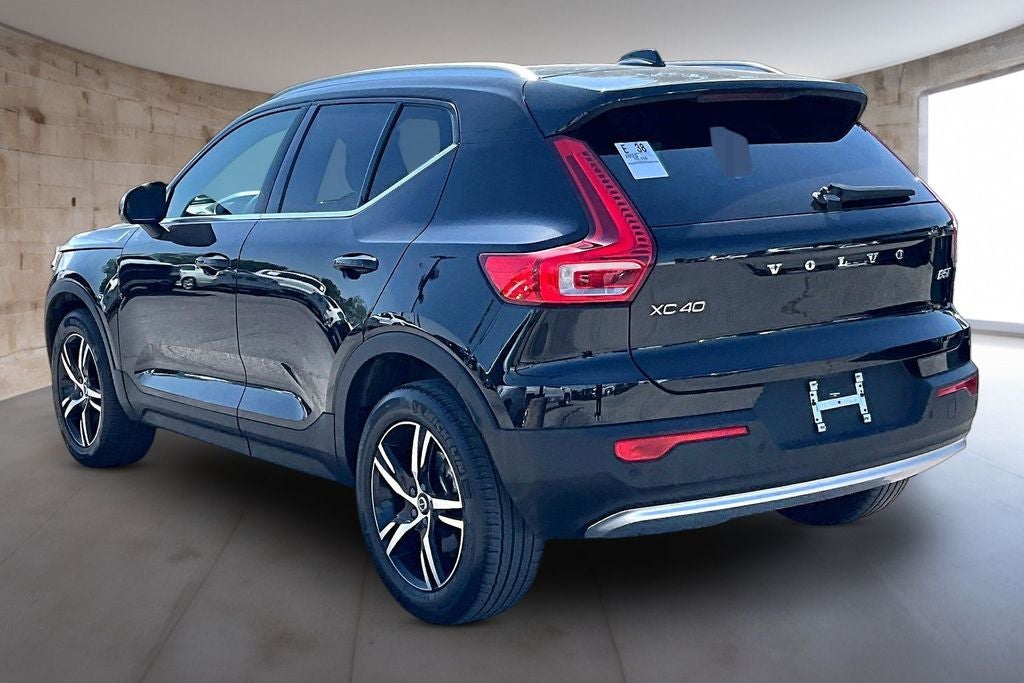 2025 Volvo XC40 B5 Core