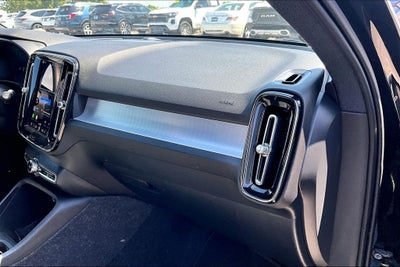 2025 Volvo XC40 B5 Core