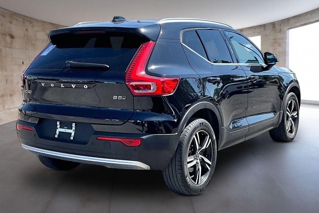 2025 Volvo XC40 B5 Core