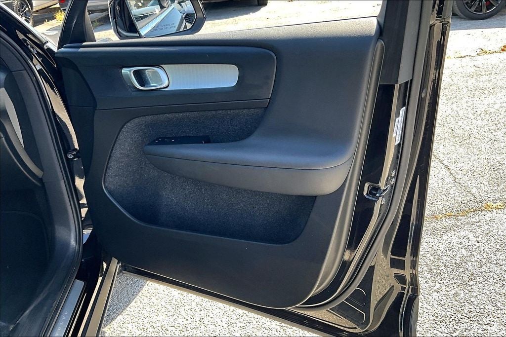 2025 Volvo XC40 B5 Core