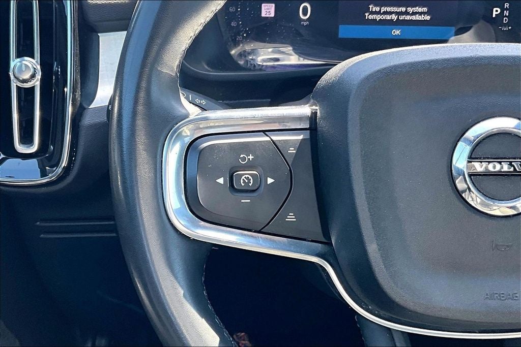 2025 Volvo XC40 B5 Core