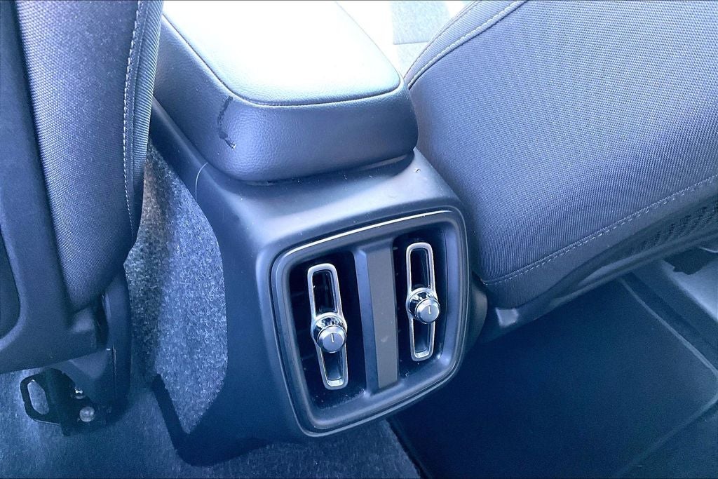 2025 Volvo XC40 B5 Core