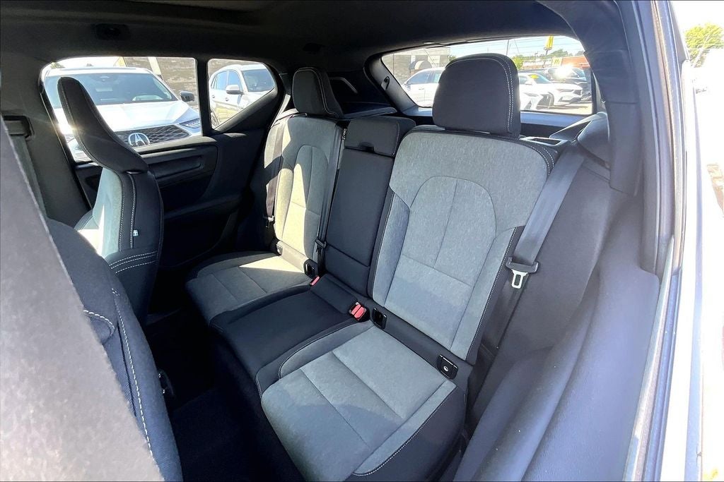 2025 Volvo XC40 B5 Core