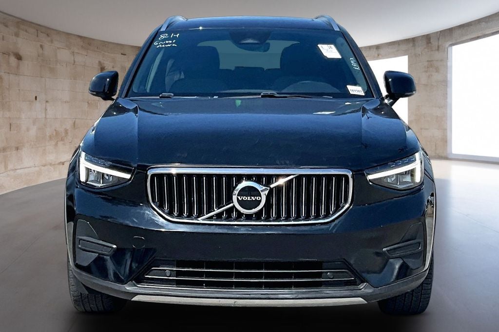 2025 Volvo XC40 B5 Core