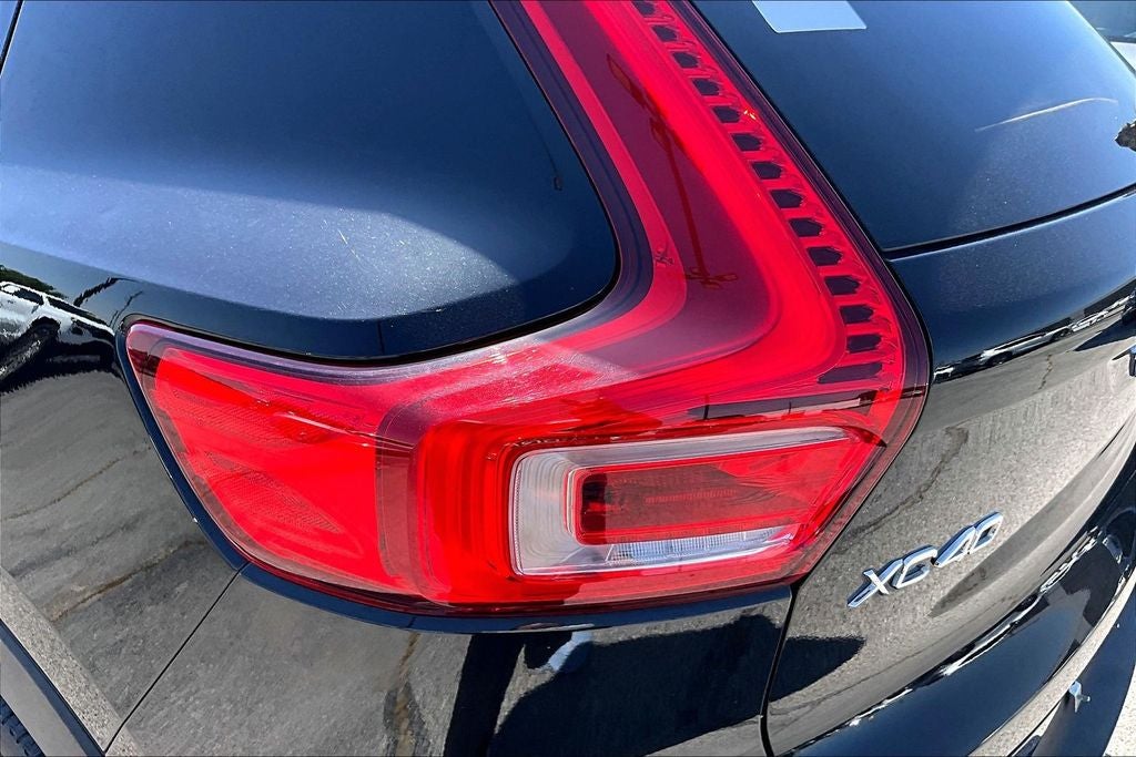 2025 Volvo XC40 B5 Core