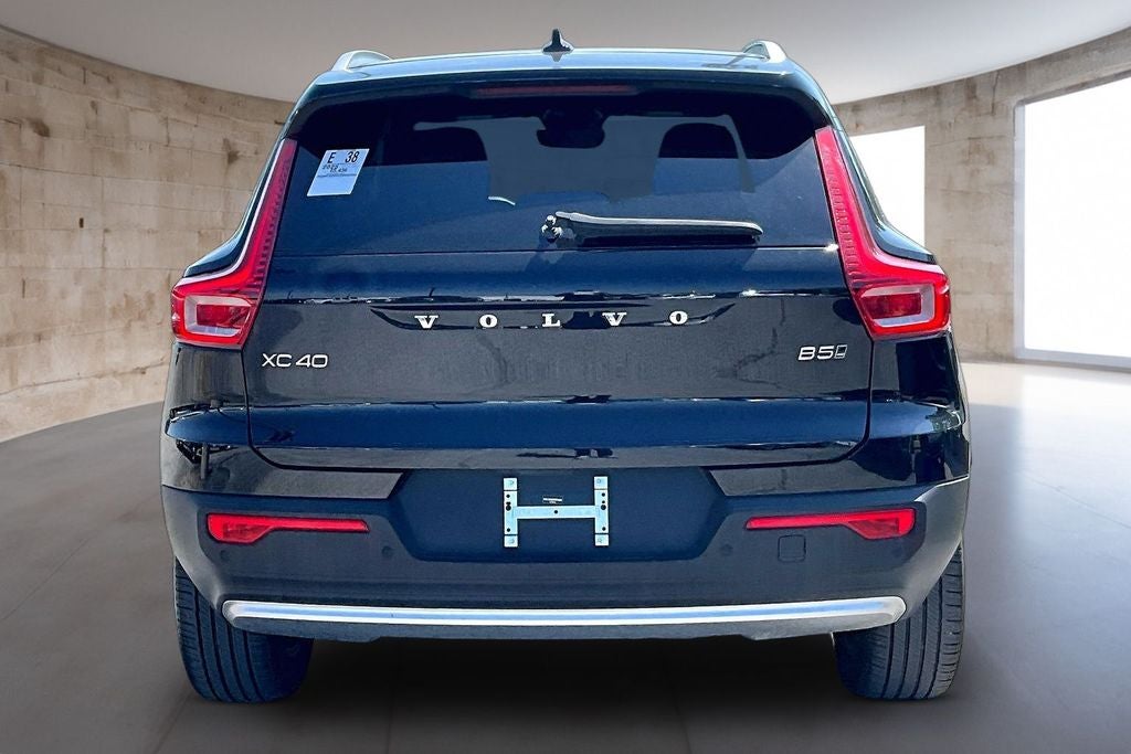 2025 Volvo XC40 B5 Core