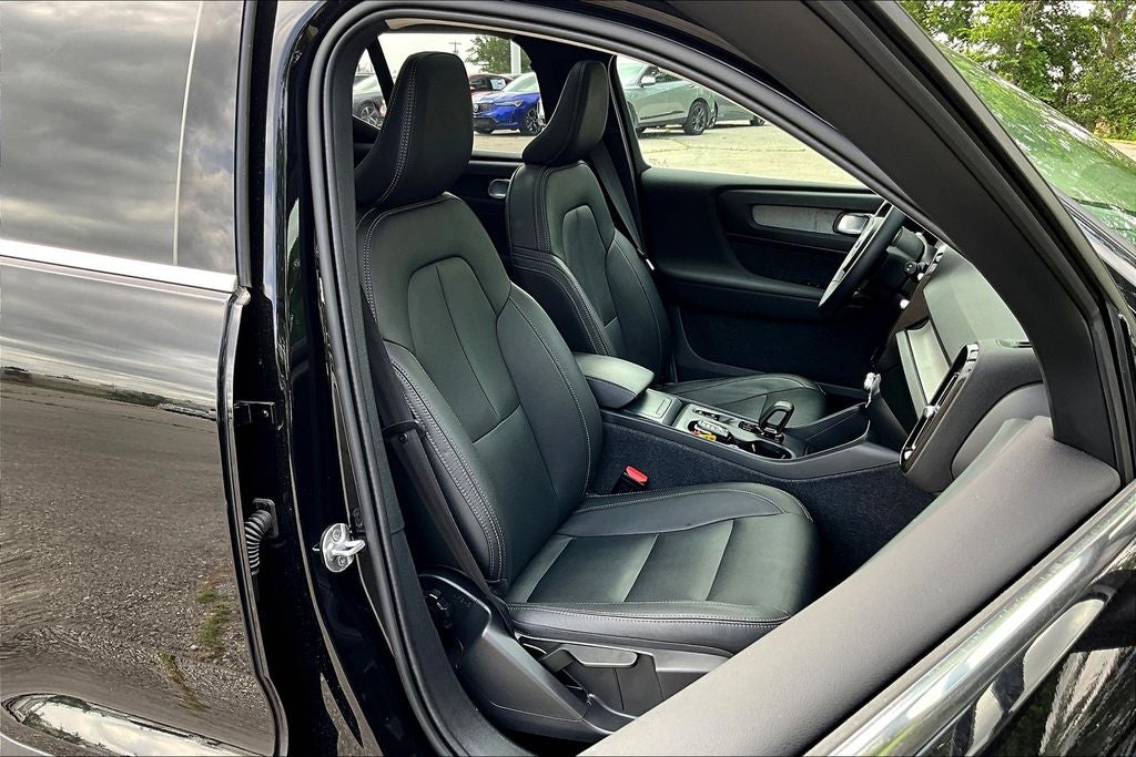 2024 Volvo XC40 B5 Core