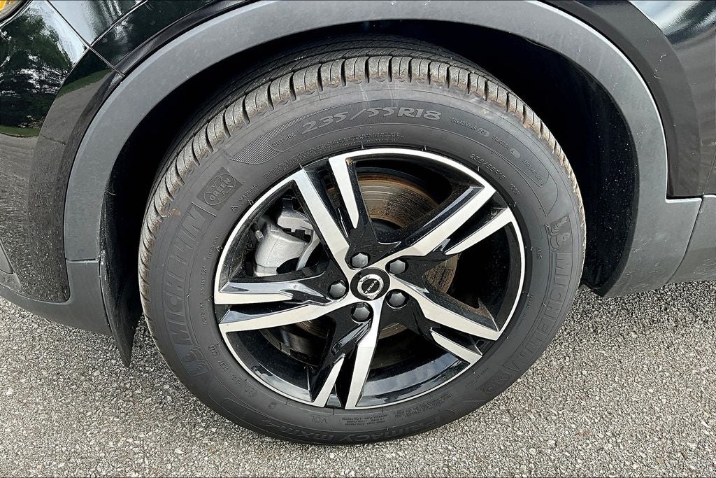 2024 Volvo XC40 B5 Core