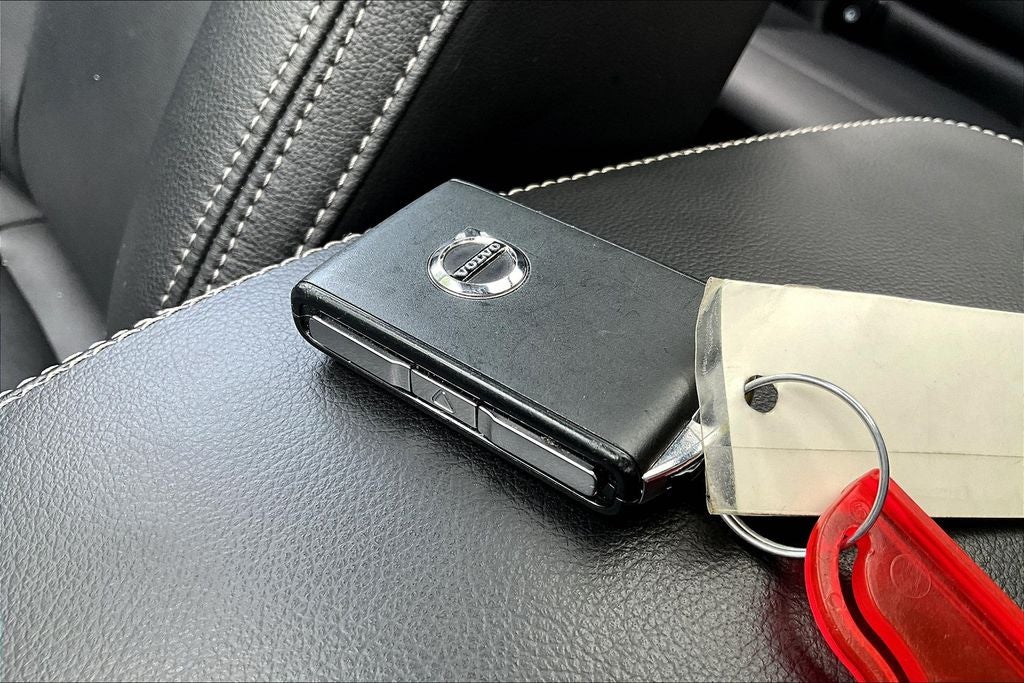 2024 Volvo XC40 B5 Core