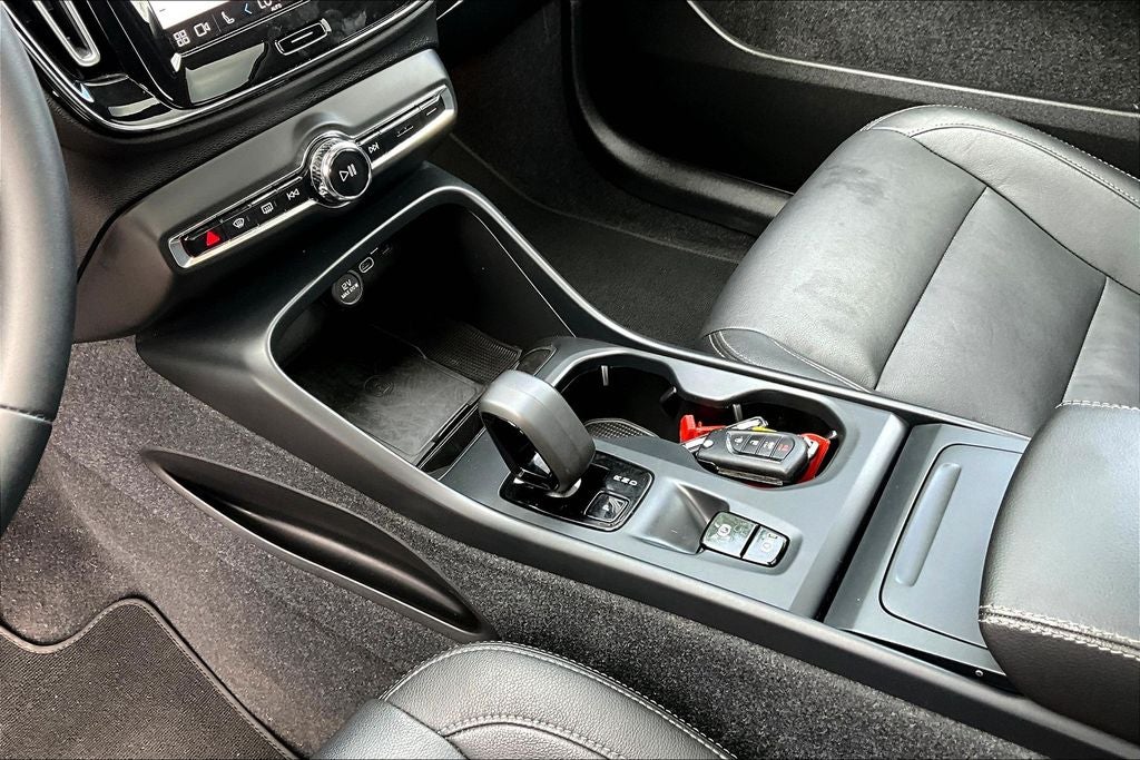 2024 Volvo XC40 B5 Core