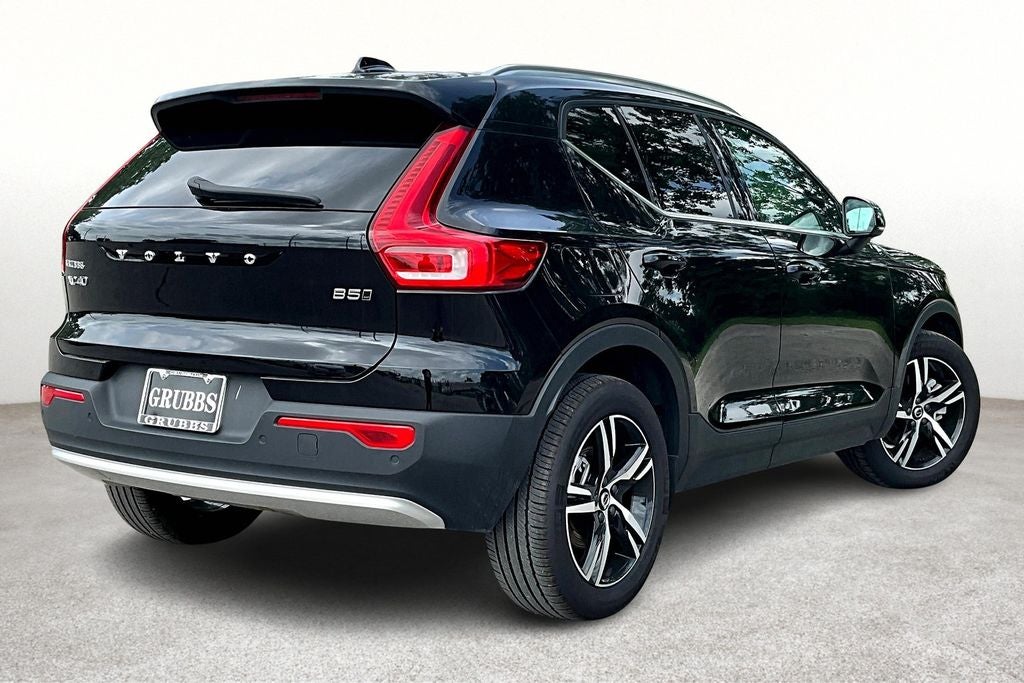 2024 Volvo XC40 B5 Core